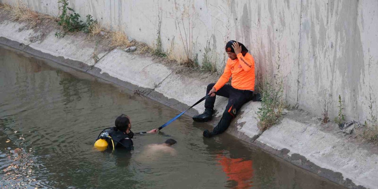 Sulama Kanalına Düşen Çocuğu Kurtardı, Kendi Kurtulamadı... Ölmeden Önceki Son Anları Kamerada