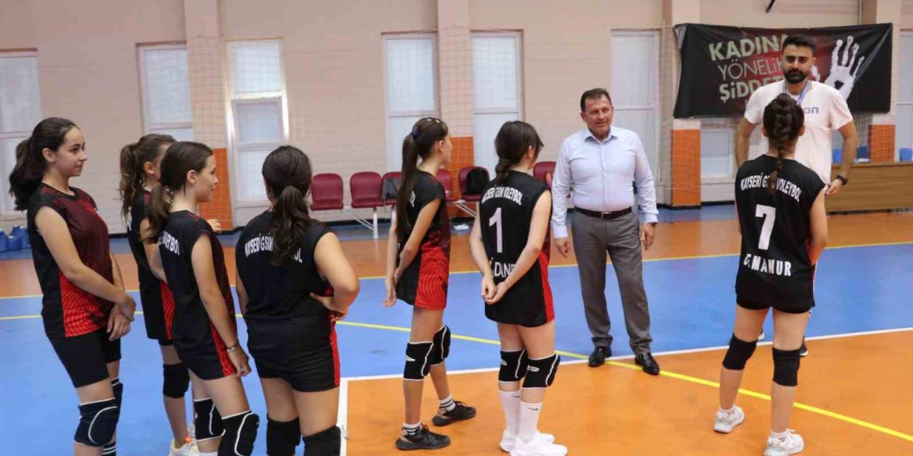 Yusuf Dikeç Kayserili Sporculara Rol Model Oldu