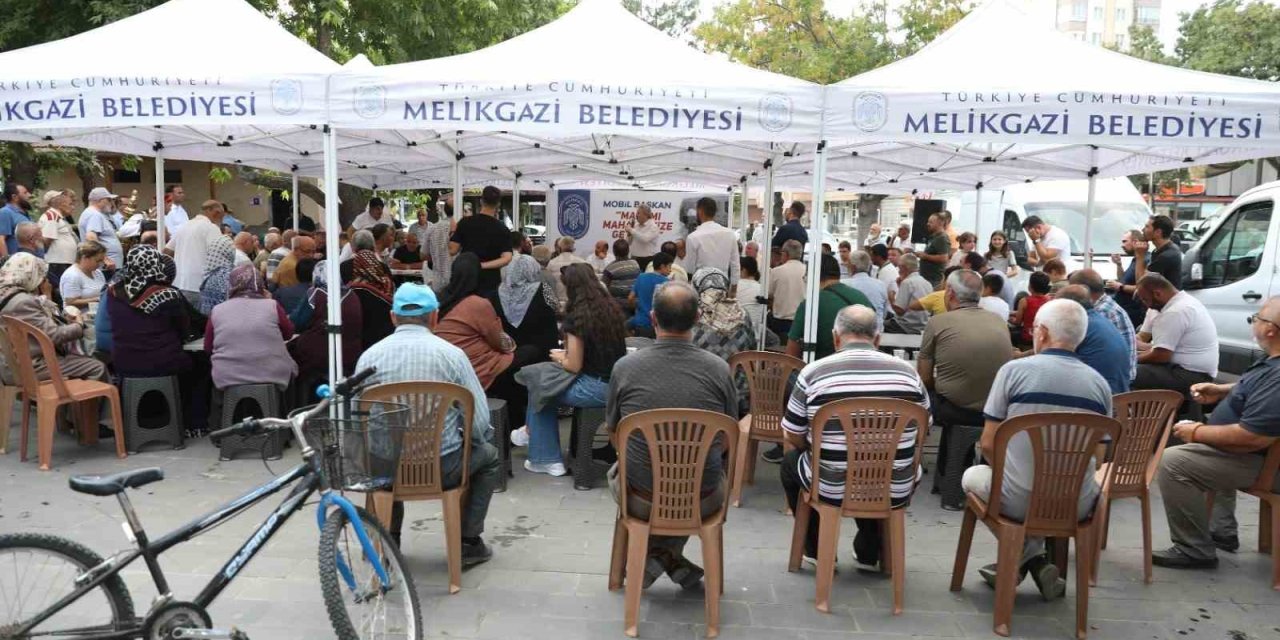 ’mobil Başkan’ Aydınlıkevler’e Yeni Proje Müjdeleriyle Gitti