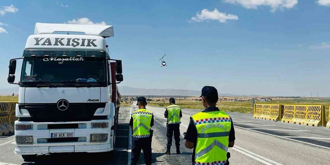 Kayseri Jandarmasından Cayrokopter Destekli Trafik Denetimi