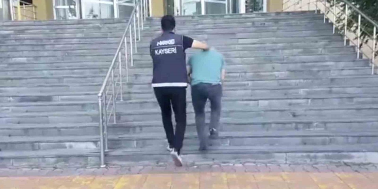 Kayseri’de Sokak Satıcılarına Operasyon: 8 Gözaltı