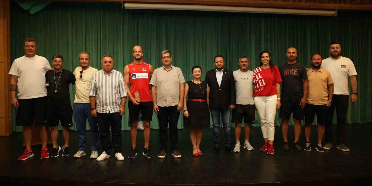 Odunpazarı Belediyesi Yaz Spor Okulları Çerçevesinde Eğitim Semineri Düzenledi