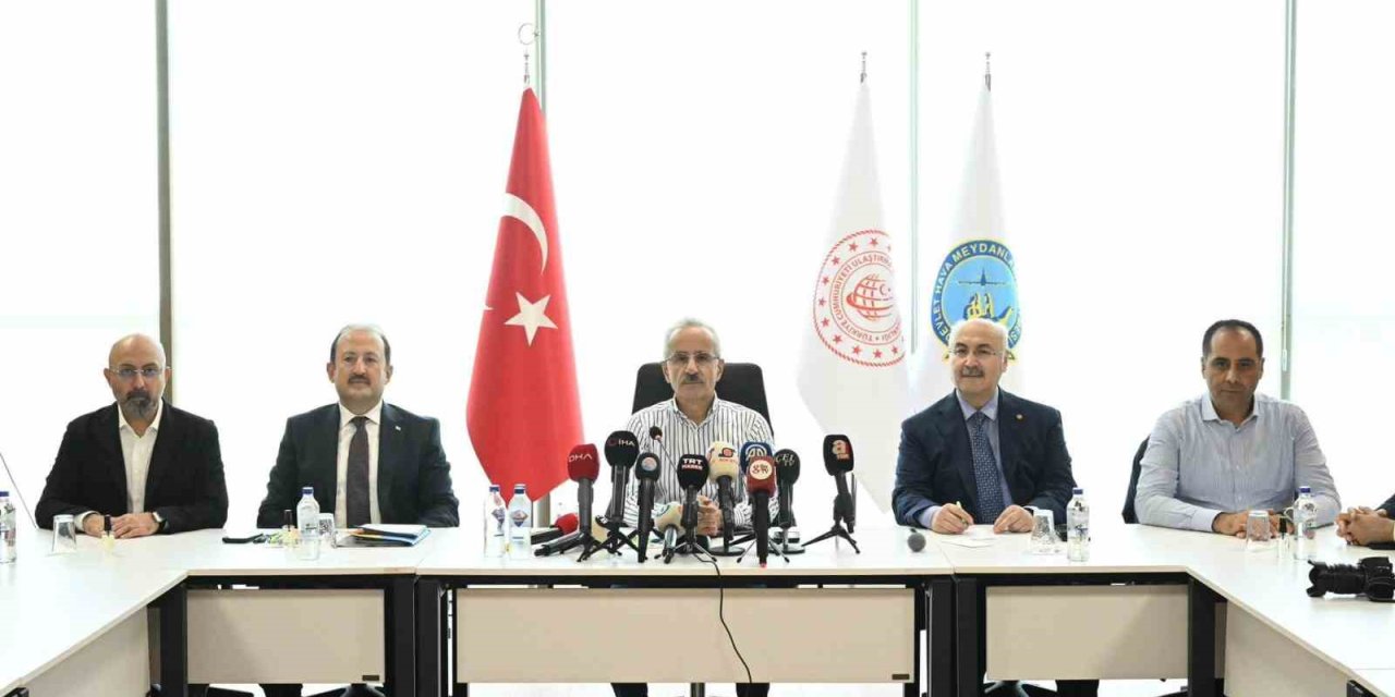 Bakan Uraloğlu: "hem Mersin’de, Hem Adana’da Yeni Konteyner Veya Dökme Yük Liman Projelerimiz Devam Ediyor"