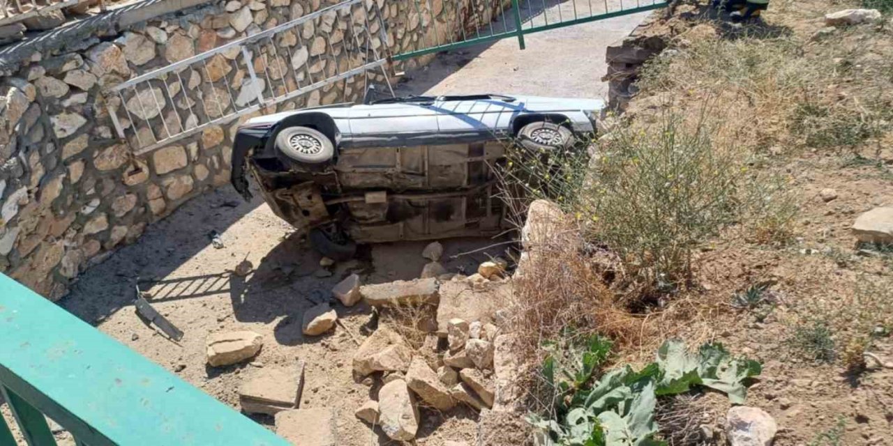 Niğde’de Feci Kaza: Otomobil Su Kanalına Uçtu, 6 Yaralı
