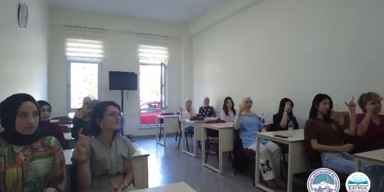 Büyükşehir Kaymek’in Türk İşaret Dili Kursuna Vatandaşlardan Tam Not