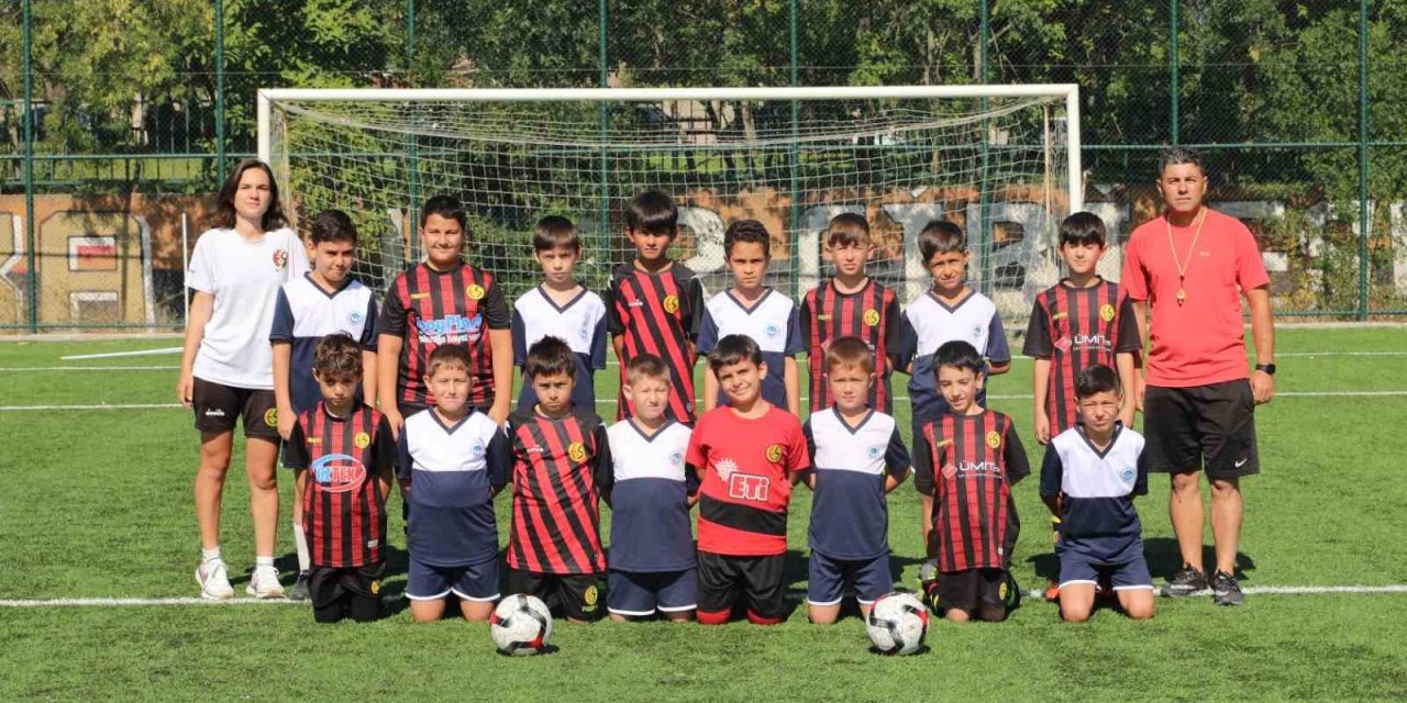 Odunpazarı’nın Minik Futbolcularının Eskişehirspor Heyecanı