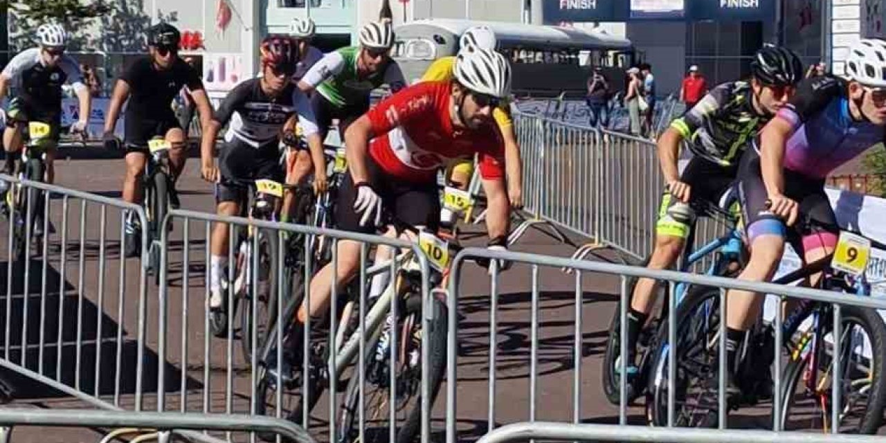 Eskişehirli Milli Bisikletçi Hollanda’da Düzenlenen Dağ Bisikleti Yarışında Yarı Finale Kadar İlerledi