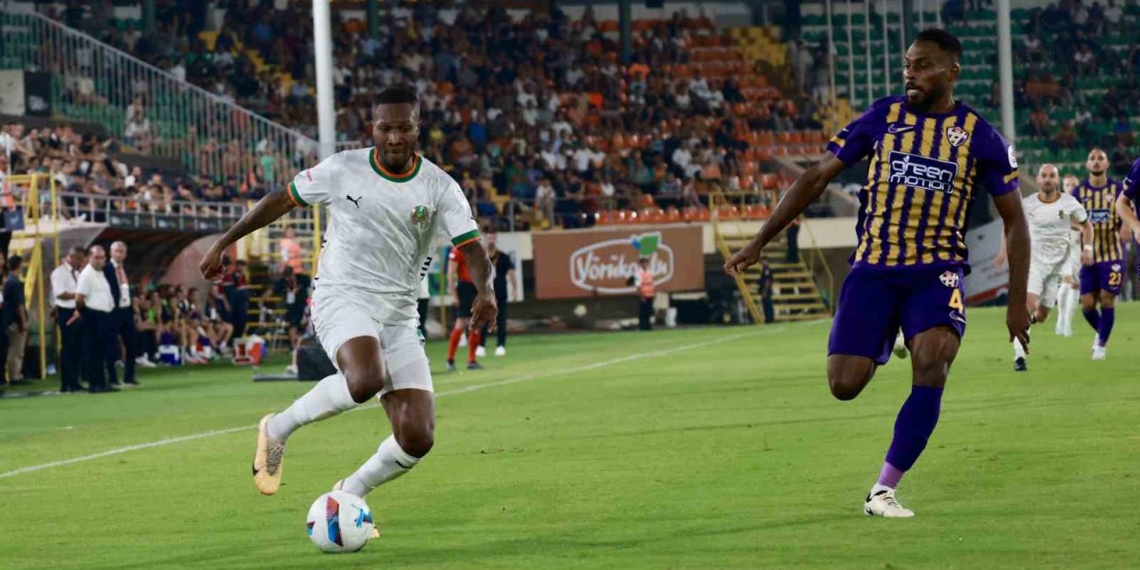 Trendyol Süper Lig: Corendon Alanyaspor: 0 - Eyüpspor: 0 (ilk Yarı)