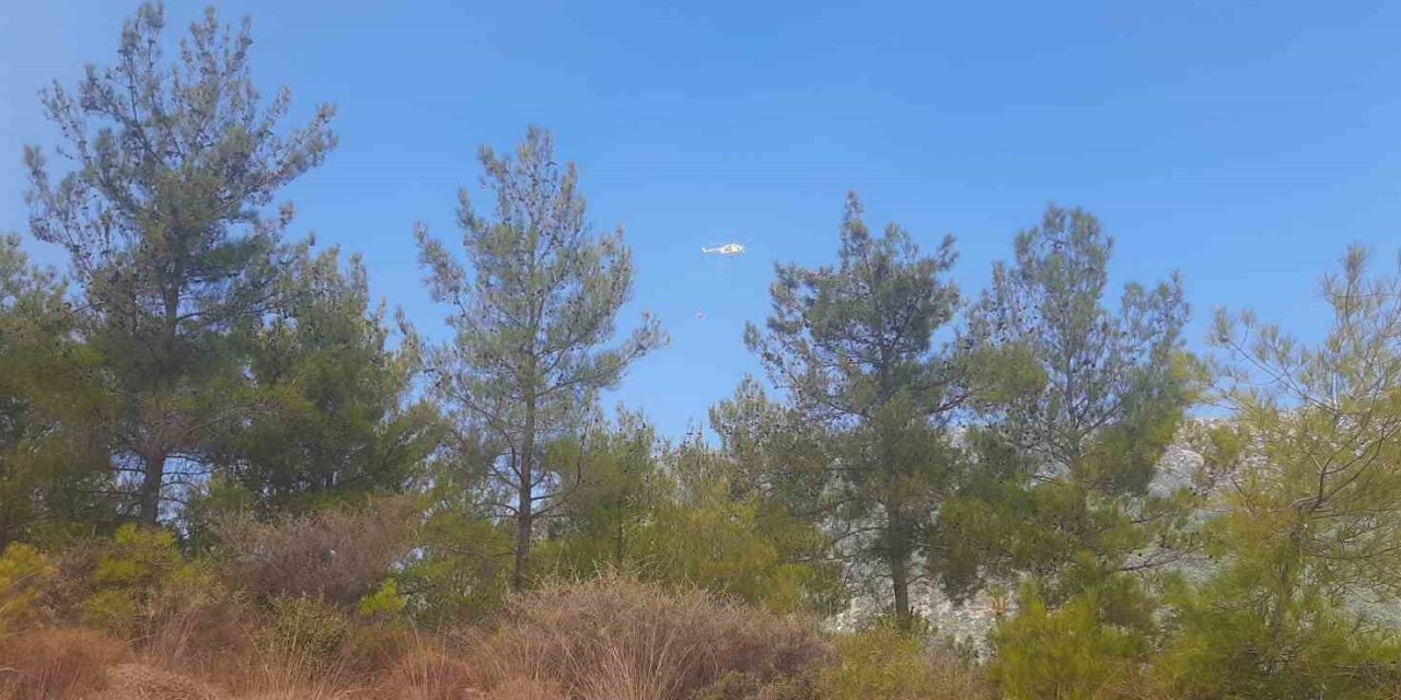 Mersin Bozyazı’da Orman Yangınına Ekipler Havadan Ve Karadan Müdahale Ediyor