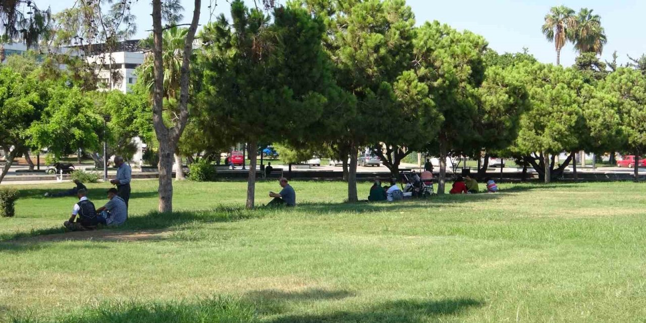 Mersin’de Sıcak Hava Bunaltıyor