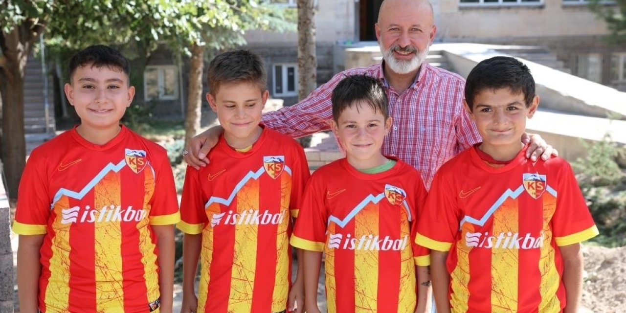 Başkan Çolakbayrakdar: "çocukların Hayallerini Süsleyen Parklar İnşa Ediyoruz"