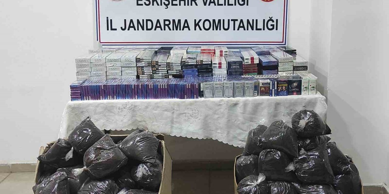 Kaçak Sigara Ve Çayları Satamadan Jandarma Yakaladı
