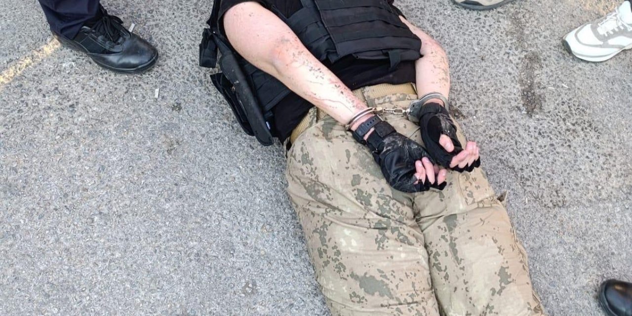 Saldırgan ’kara Güneş’ Rozetini Takıp Caddeye Çıktı