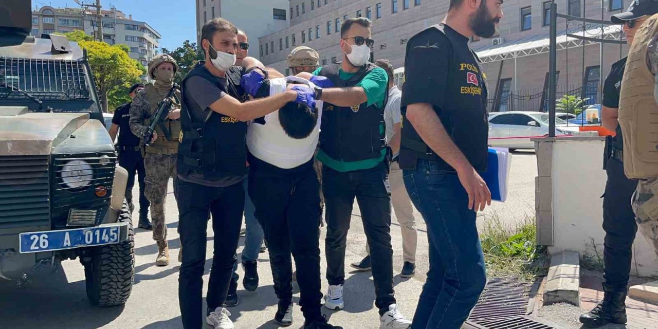 5 Kişiyi Bıçakla Yaralayan Saldırgan Tutuklama Talebiyle Mahkemeye Sevk Edildi