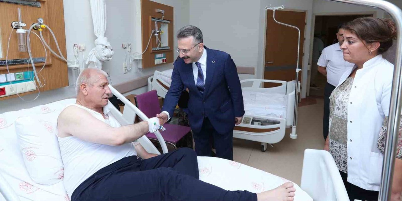 Vali Aksoy Bıçaklanarak Yaralanan Vatandaşları Ziyaret Etti