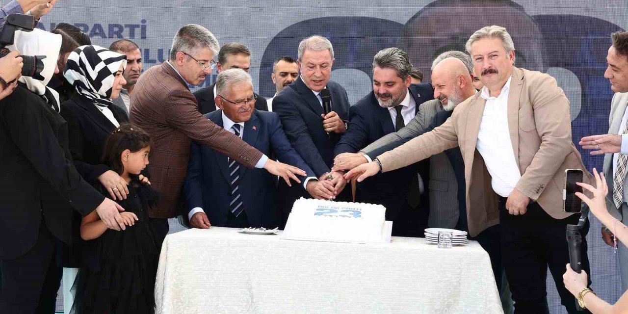 Kayseri Teşkilatı Ak Parti’nin 23. Kuruluş Yıl Dönümünü Kutladı