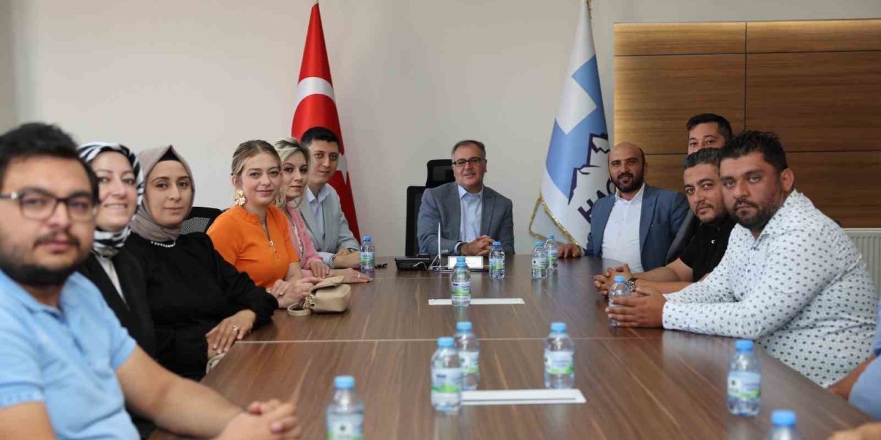 Ak Parti Melikgazi İlçe Başkanlığı, Başkan Özdoğan’ı Ziyaret Etti