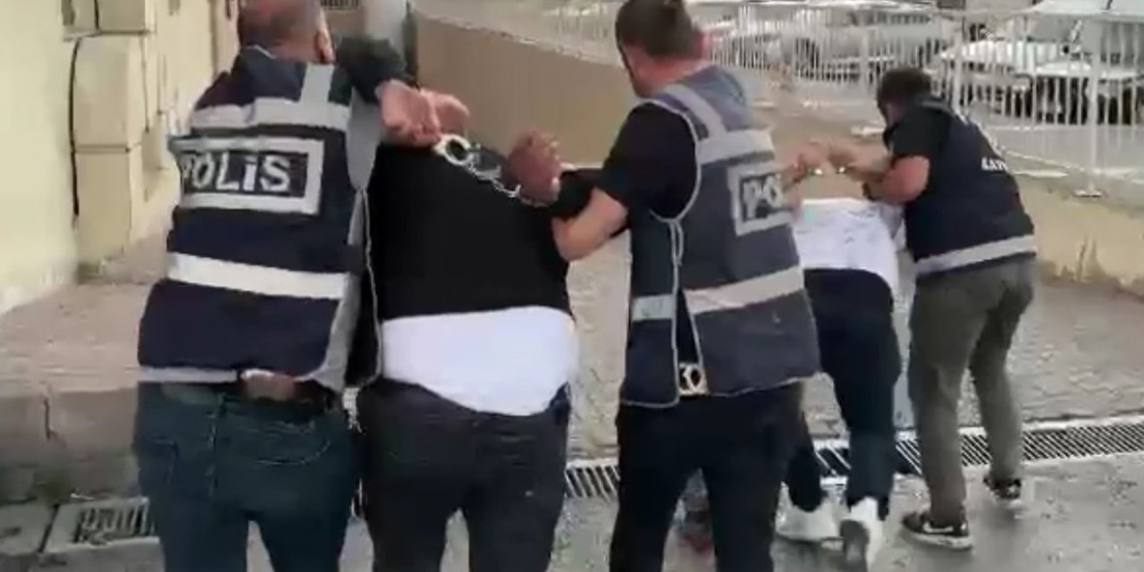 ’dur’ İhtarına Uymayıp Kaçarken Polise Çarpan Şahıslar Yakalandı