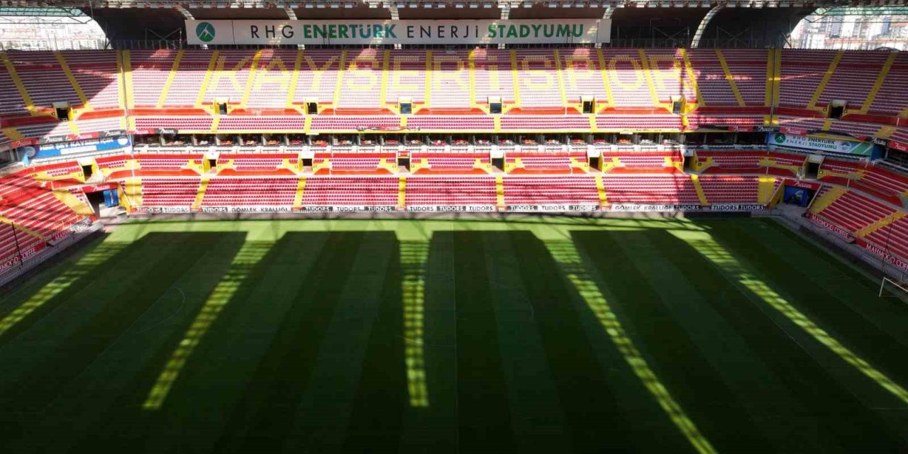 Büyükşehir; Rhg Enertürkl Stadyumunu Lige Hazır Hale Getirdi