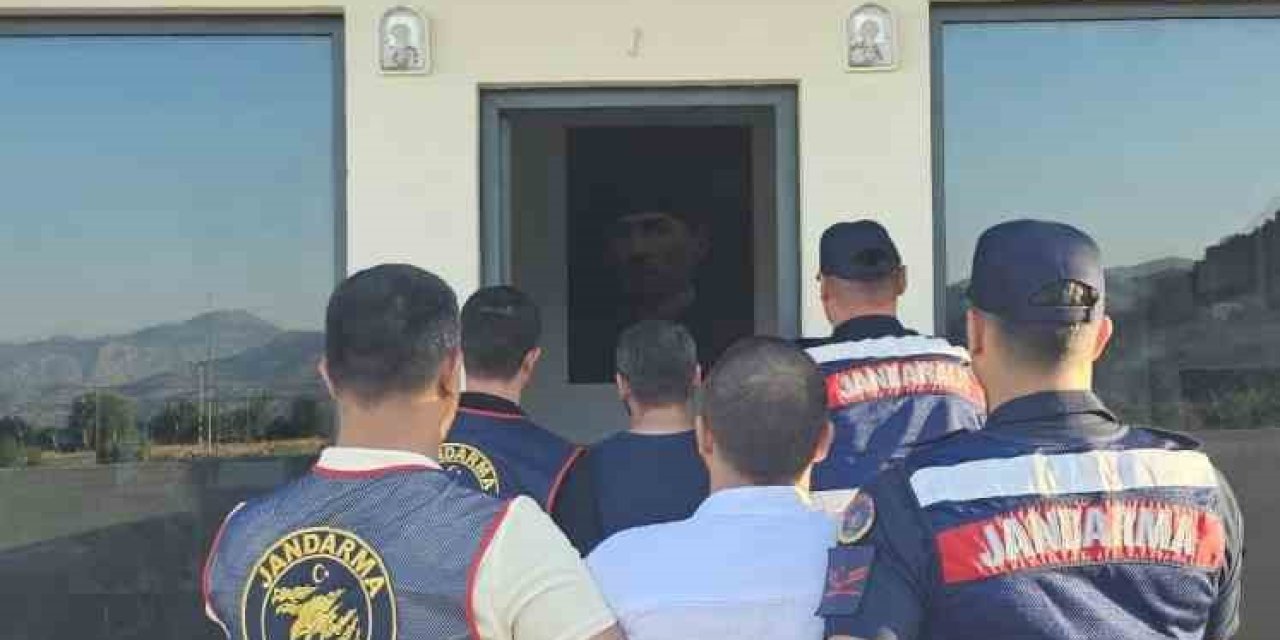 Antalya’da 12 Yıl 6 Ay Hapis Cezasıyla Aranan 2 Aranan Şahıs Yakalandı