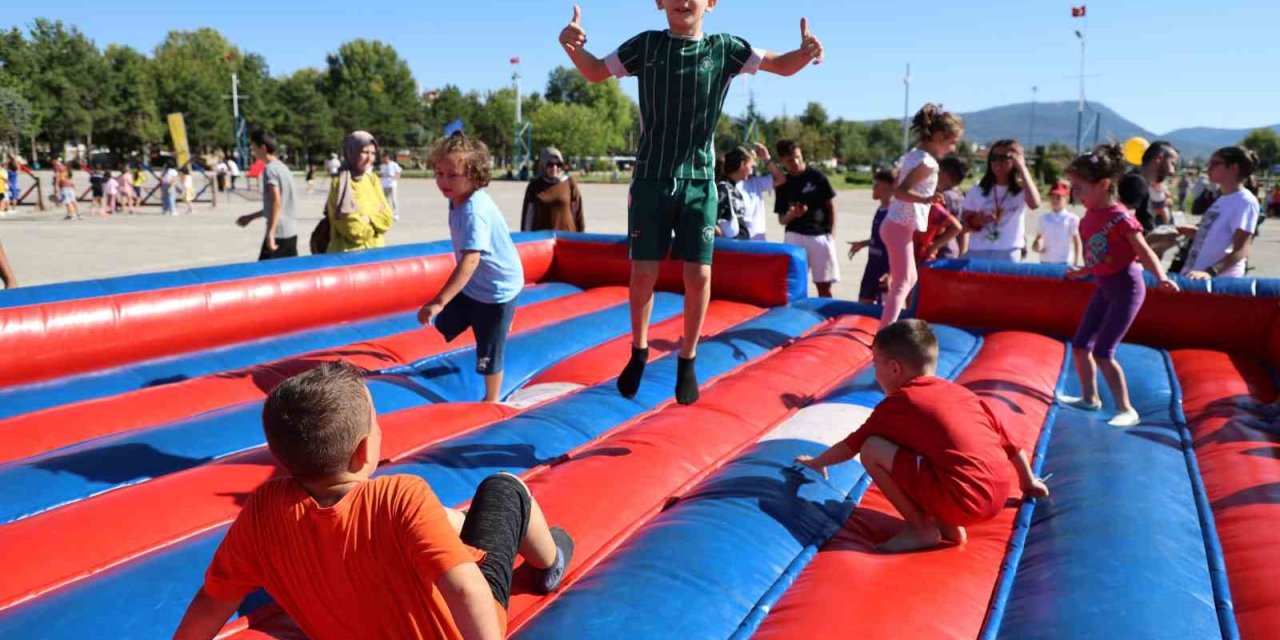Konya Büyükşehir İlçe Spor Şenlikleri İle Gençleri Spora Teşvik Ediyor