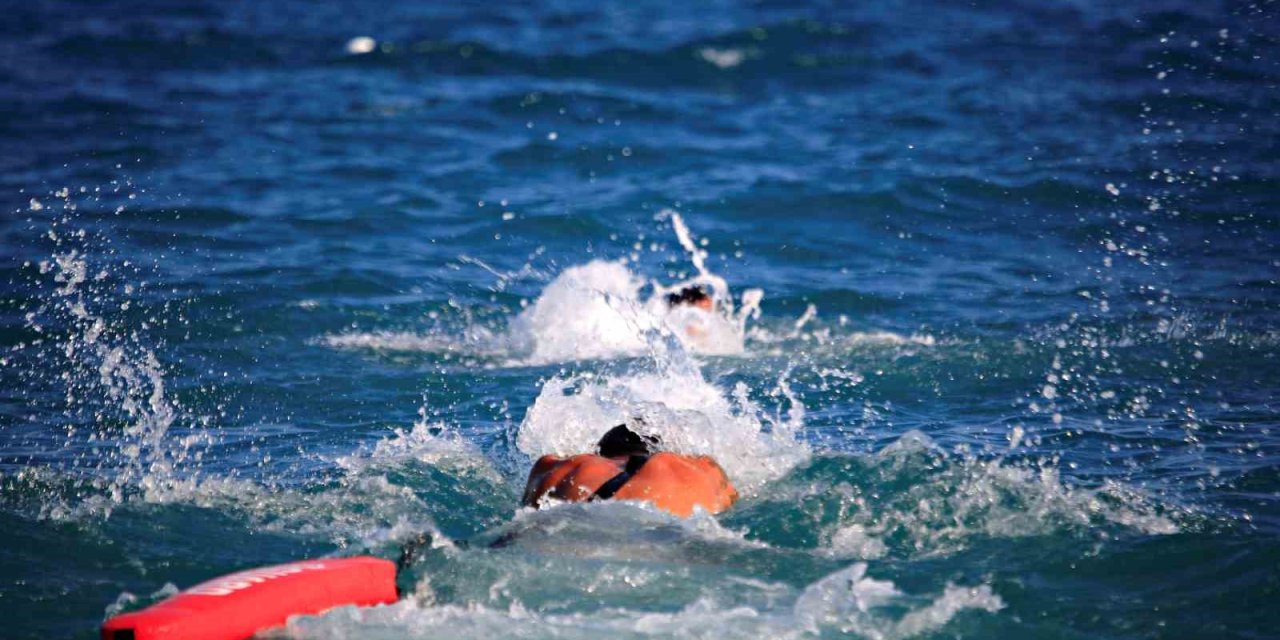 Konyaaltı’nda Cankurtaranlar 3,5 Ayda 400’ün Üzerinde Boğulma Vakasına Müdahale Etti