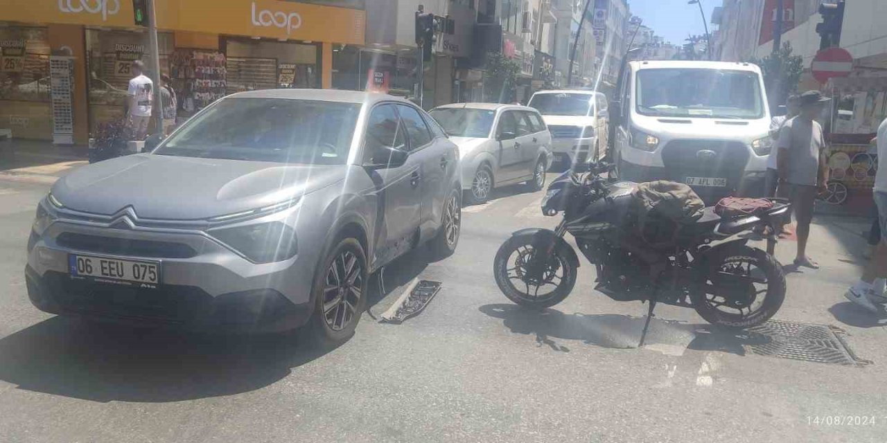 Kırmızı Işık İhlali Kaza Yaptırdı: 1 Yaralı