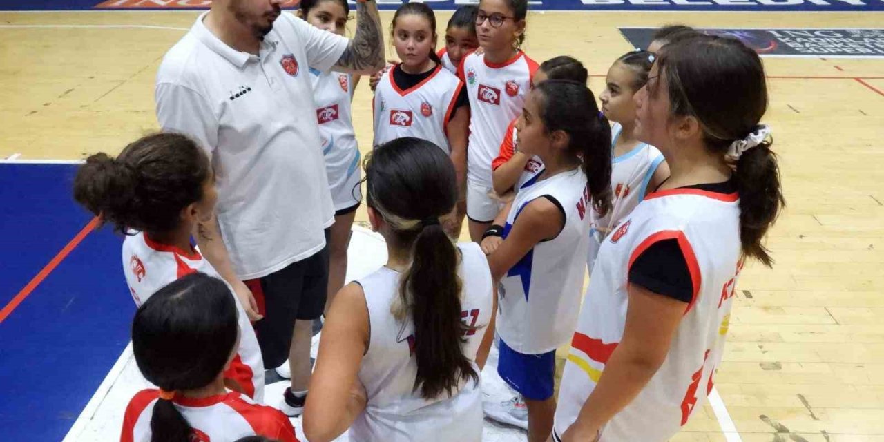 Kepez’in Minik Basketçilerden Hazırlık Maçı