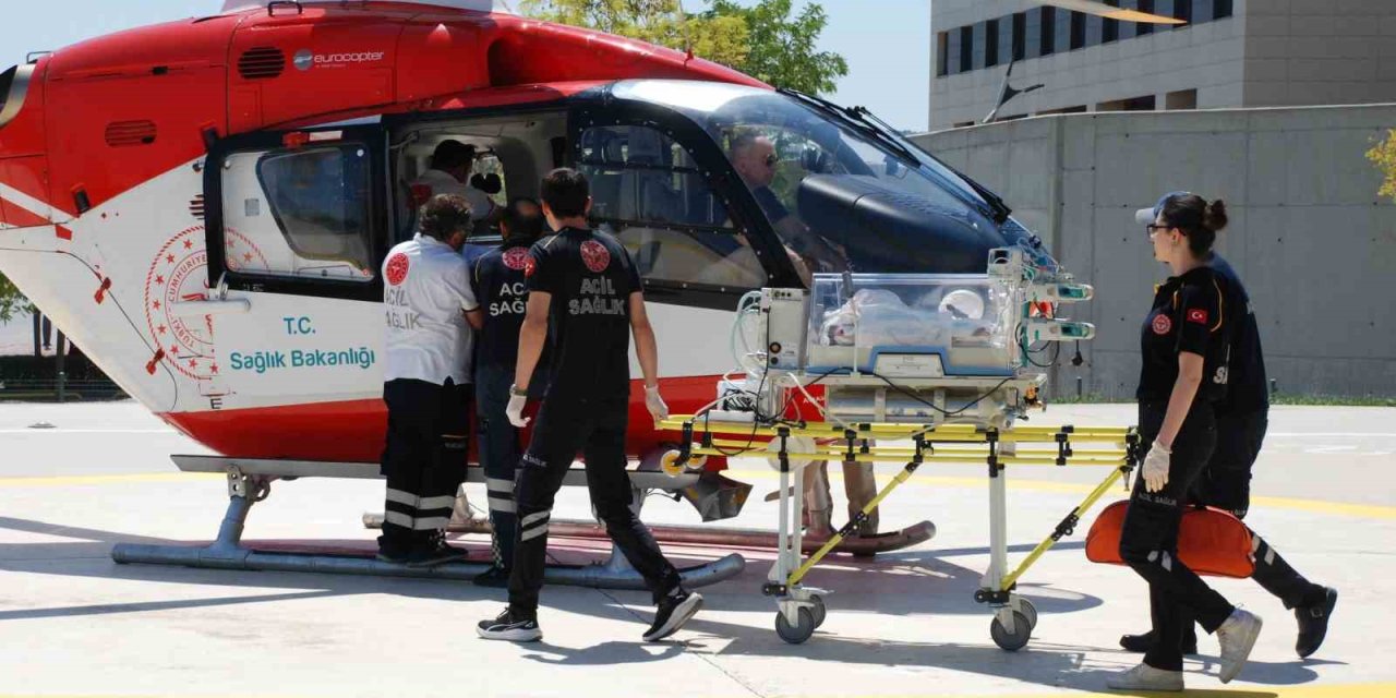 Solunum Sıkıntısı Çeken 4 Buçuk Aylık Prematüre Bebek Helikopterle Eskişehir’e Getirildi