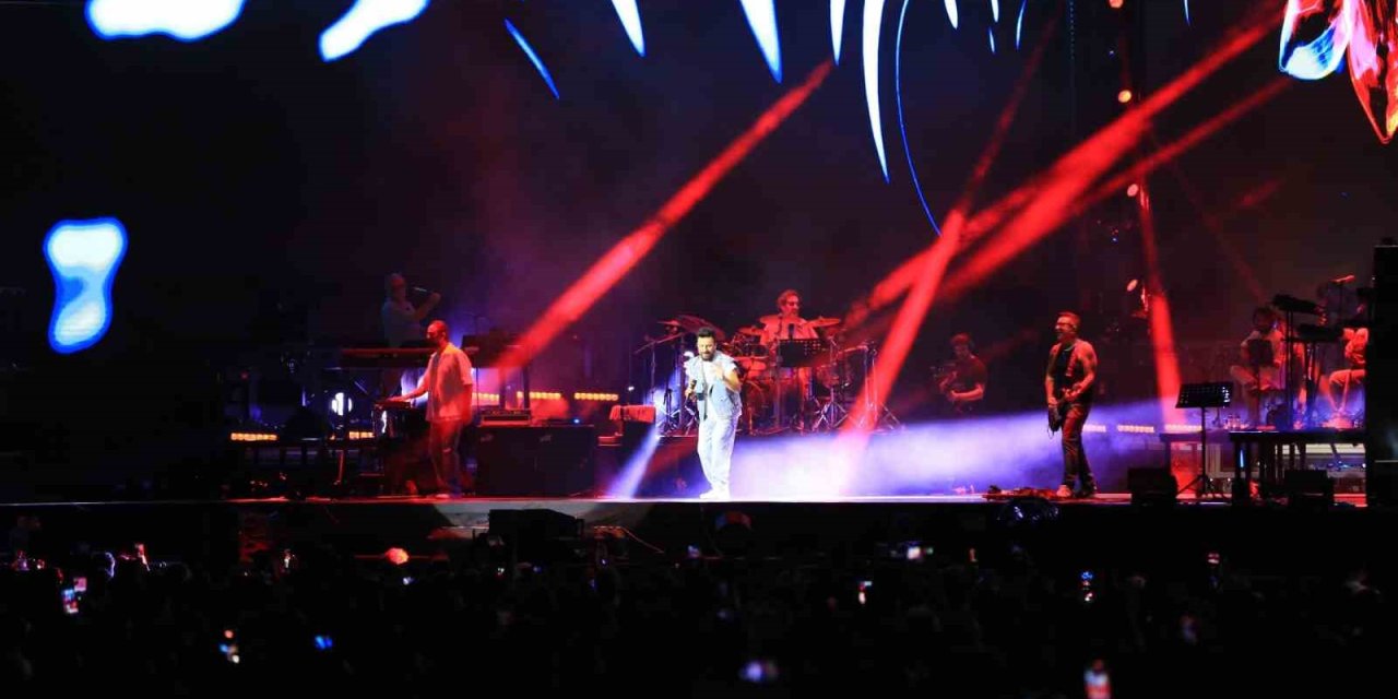 Tarkan Ve Ceza, Antalyalı Hayranlarıyla Buluştu
