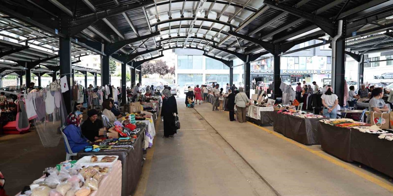 ’maharetli Eller’ Yine Mevlana Pazar Yeri’nde