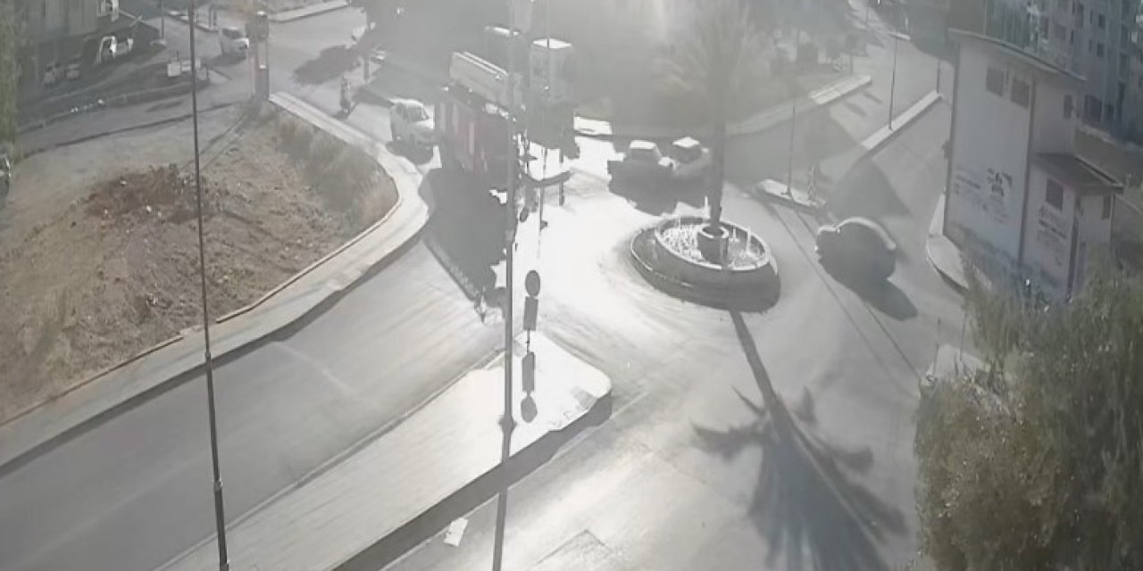 Serik’te İki Otomobil Çarpıştı, Sürücü Durmadan Yoluna Devam Etti