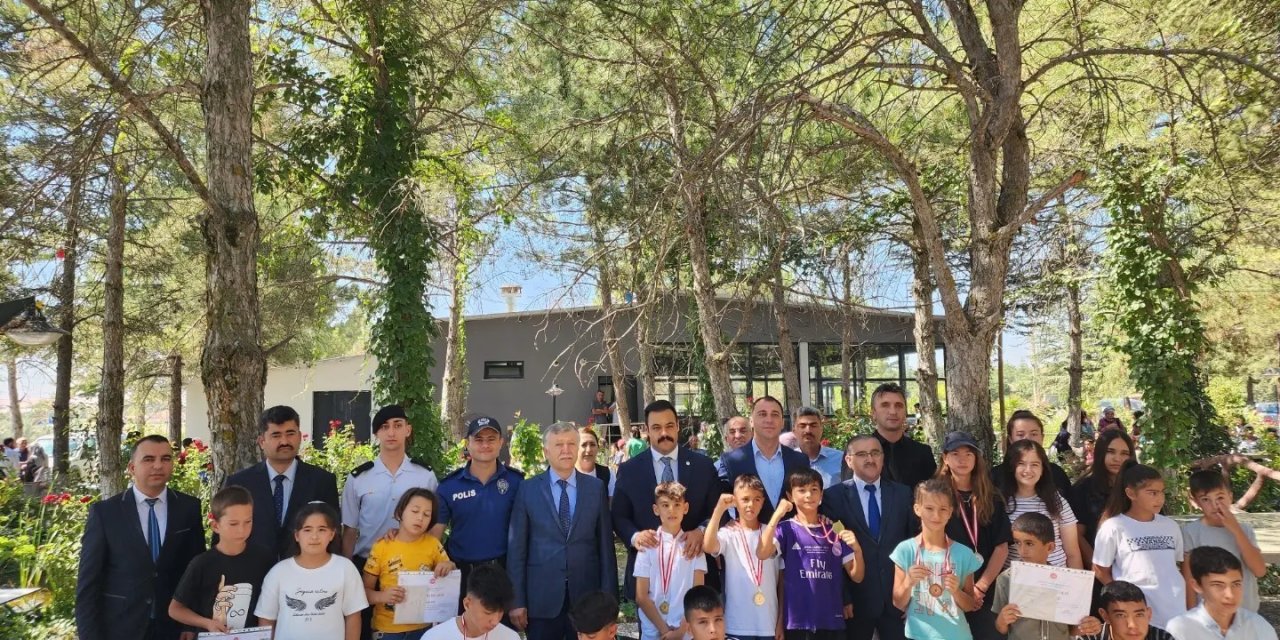 Beylikova’daki Kur’an Kurslarının Kapanışında Öğrencilere Hediyeler Verildi