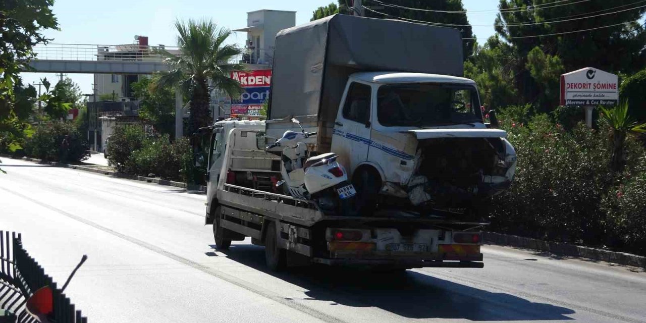 Antalya’da Ortalık Savaş Alanına Döndü: 7 Araç Birbirine Girdi, 6 Kişi Yaralandı