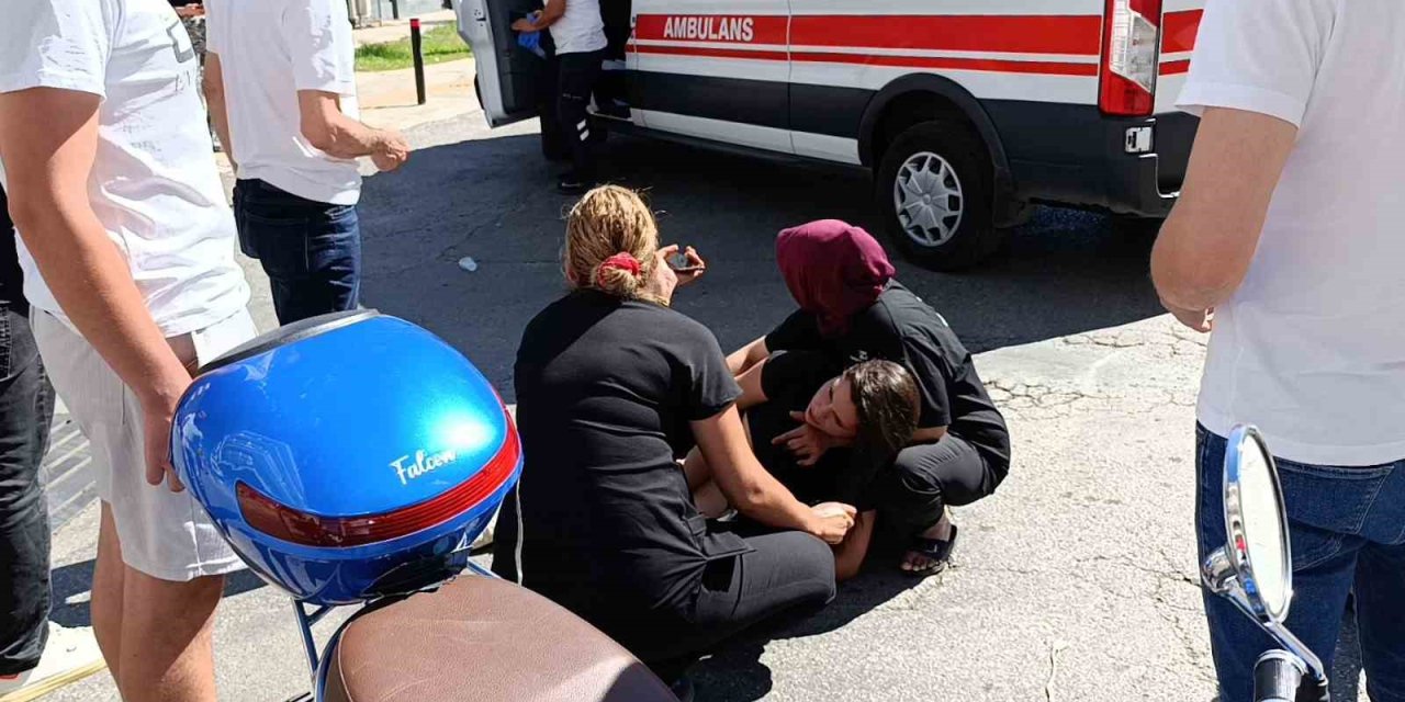 Kamyonete Çarpan Motosikletin Sürücüsü Yaralandı