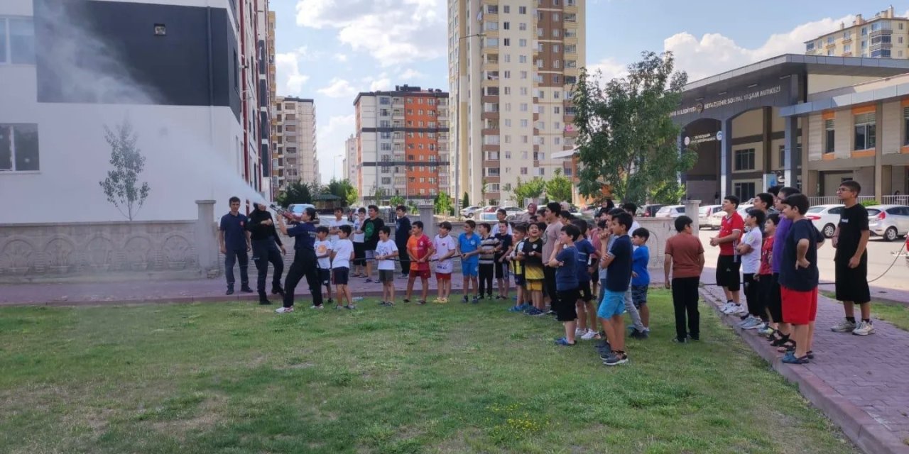 Gençler, Yangın Konusunda Bilgilendirildi