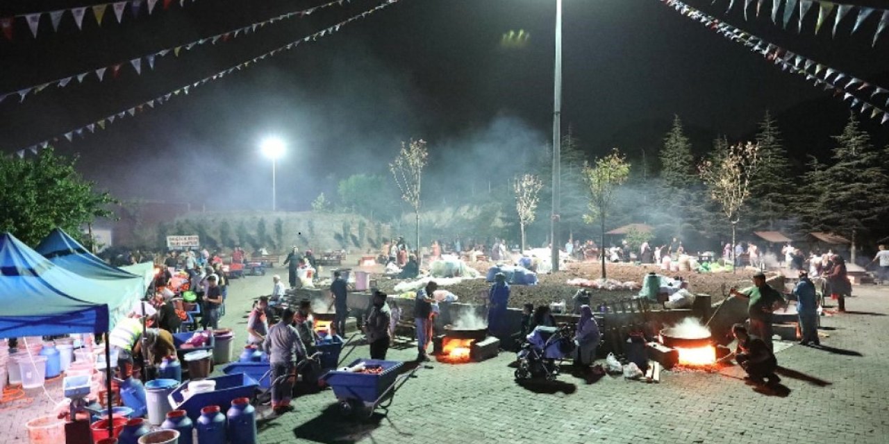 Başkan Palancıoğlu, Vatandaşlarla Salça Kaynattı