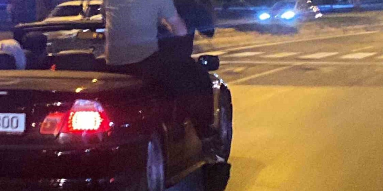 Trafikte Yaptıkları Hareket Ağızları Açık Bıraktı