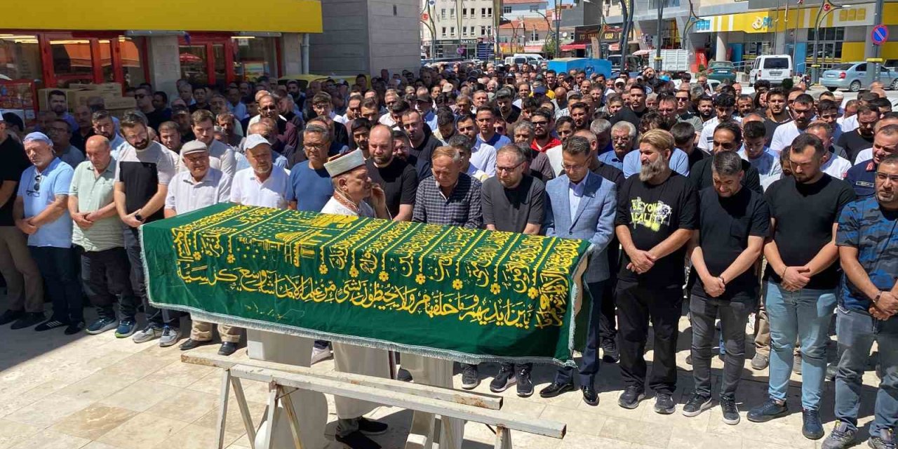 Asansör Boşluğuna Düşerek Hayatını Kaybeden Genç Son Yolculuğuna Uğurlandı