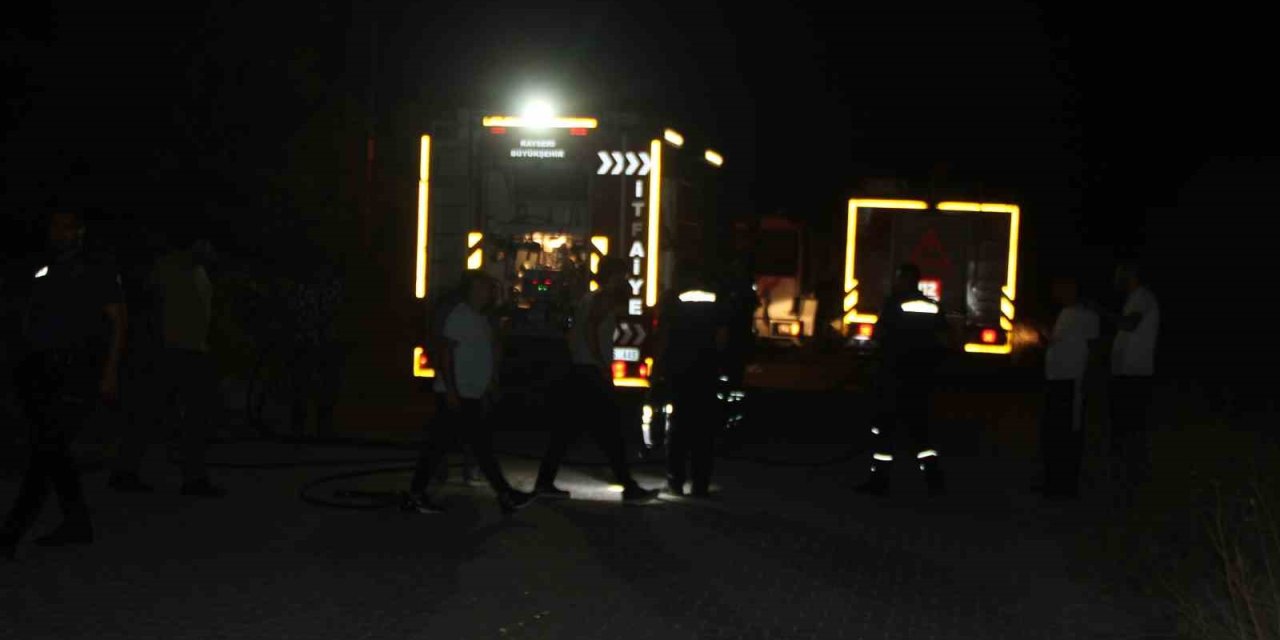 Anız Yangını Evlere Sıçramadan Söndürüldü