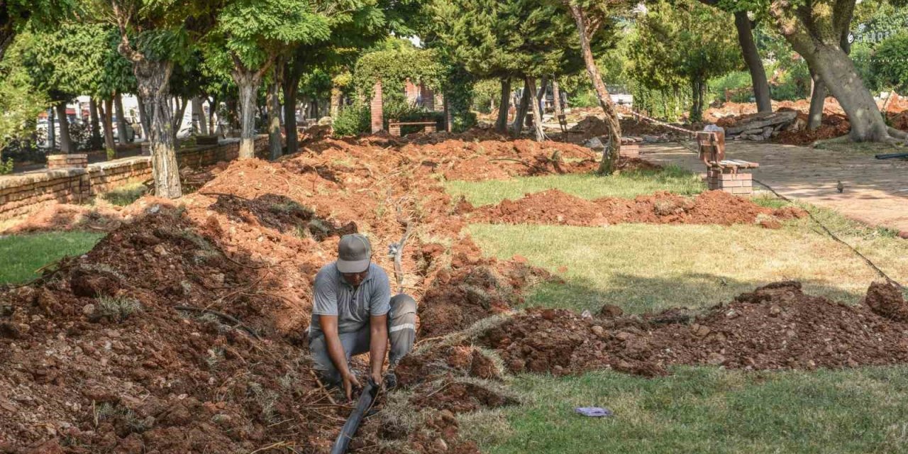 Kepez’in Simge Parkında Yenileme Çalışmaları Sürüyor