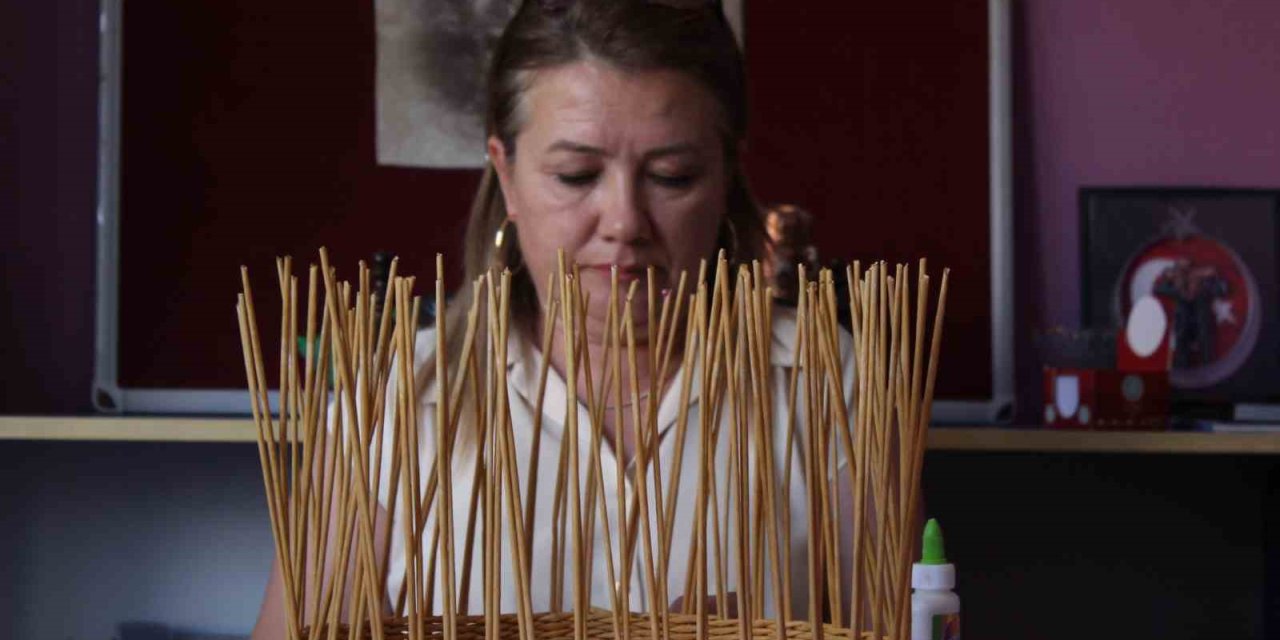 Atık Kağıtlar Ekmek Kapıları Oldu