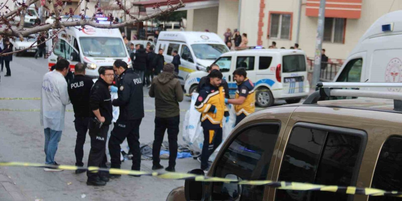 Tabancayla Öldürdüğü Eniştesini Arabayla Ezen Sanığın Yargılanması Başladı