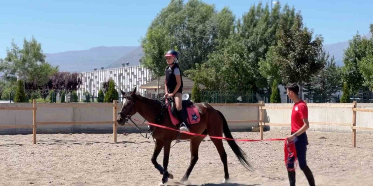 Büyükşehir’in Binicilik Eğitimlerinde Yeni Dönem Kayıtları Başladı