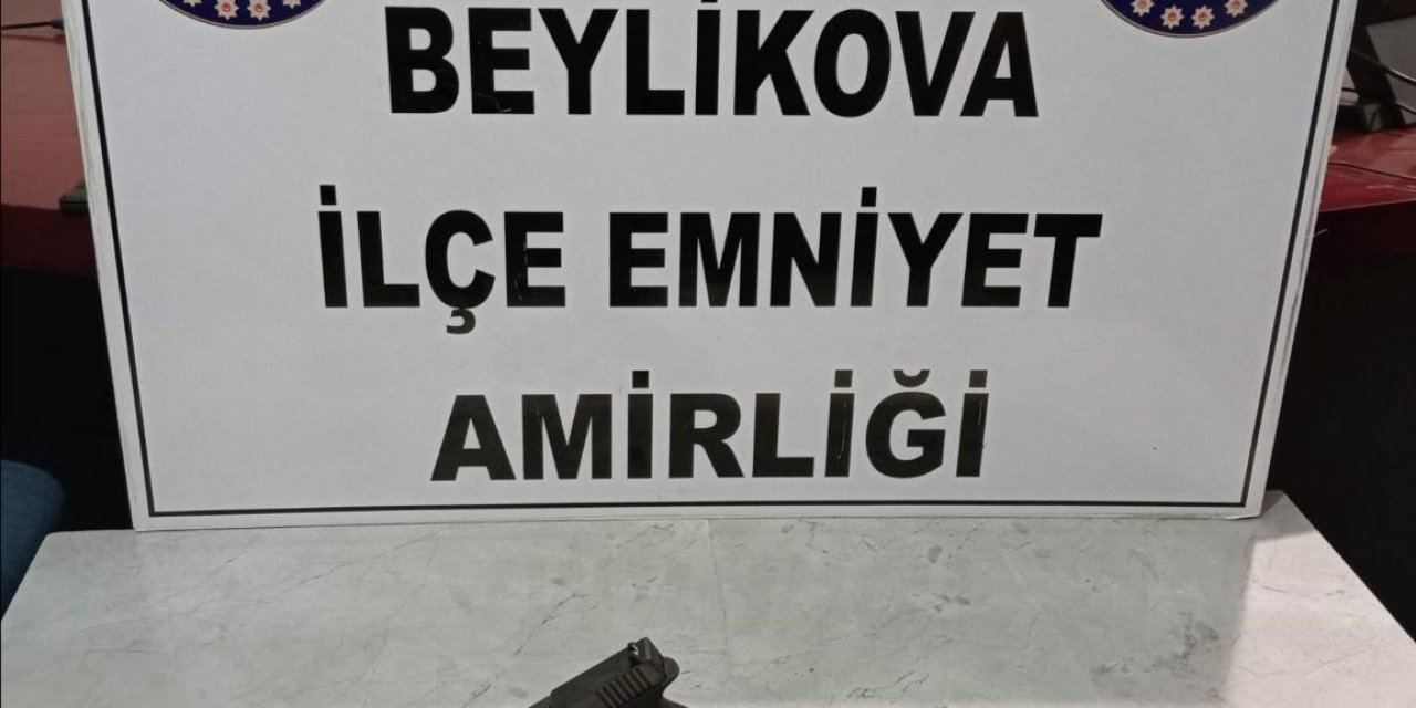 Silah Sesi İhbarı Üzerine Harekete Geçen Polis Şüpheli Araçta Ruhsatsız Silah Ele Geçirdi