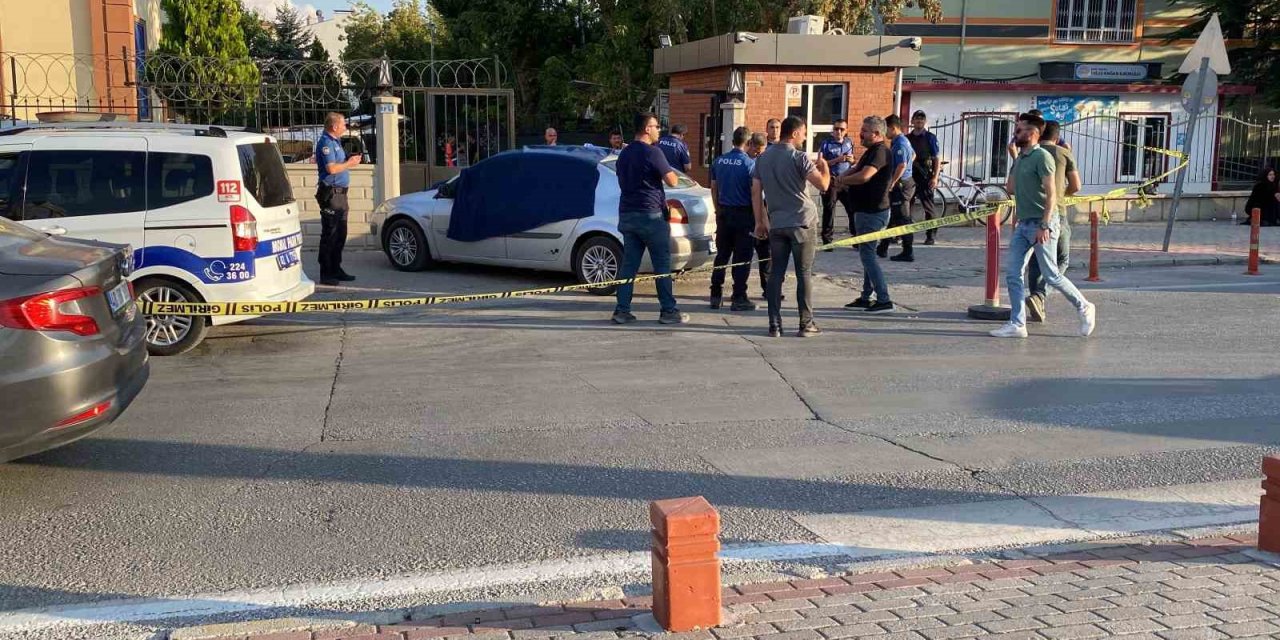 Karısını Alışverişe Gitmek İçin Aldığı Otomobilinde "kıskançlık" Tartışmasında Öldürmüş