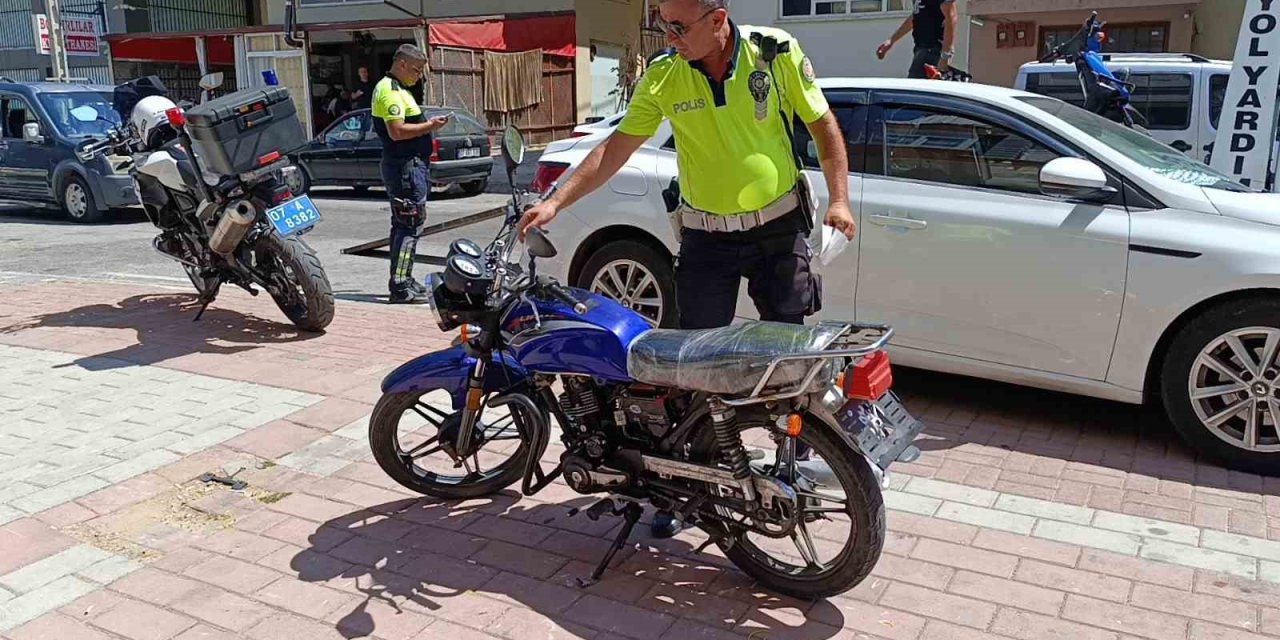 Kaybettiği Plakasını Başka Motorda Buldu