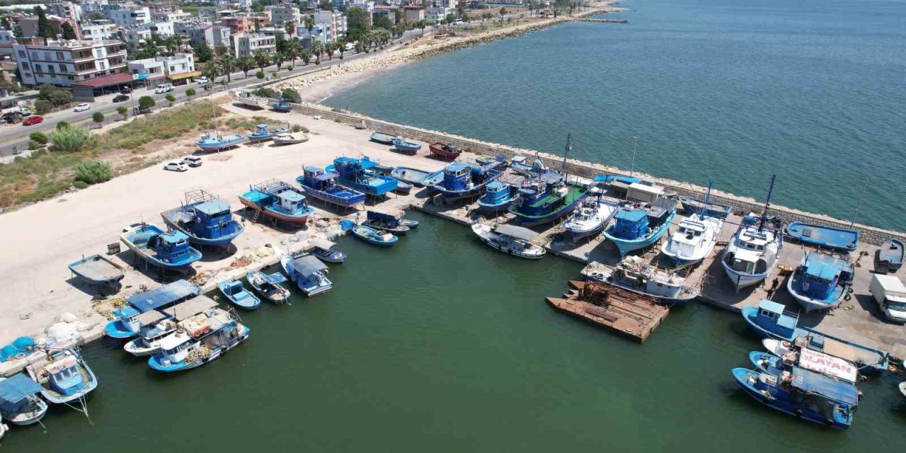 Mersin’de Balıkçılar Av Sezonuna Hazırlanıyor