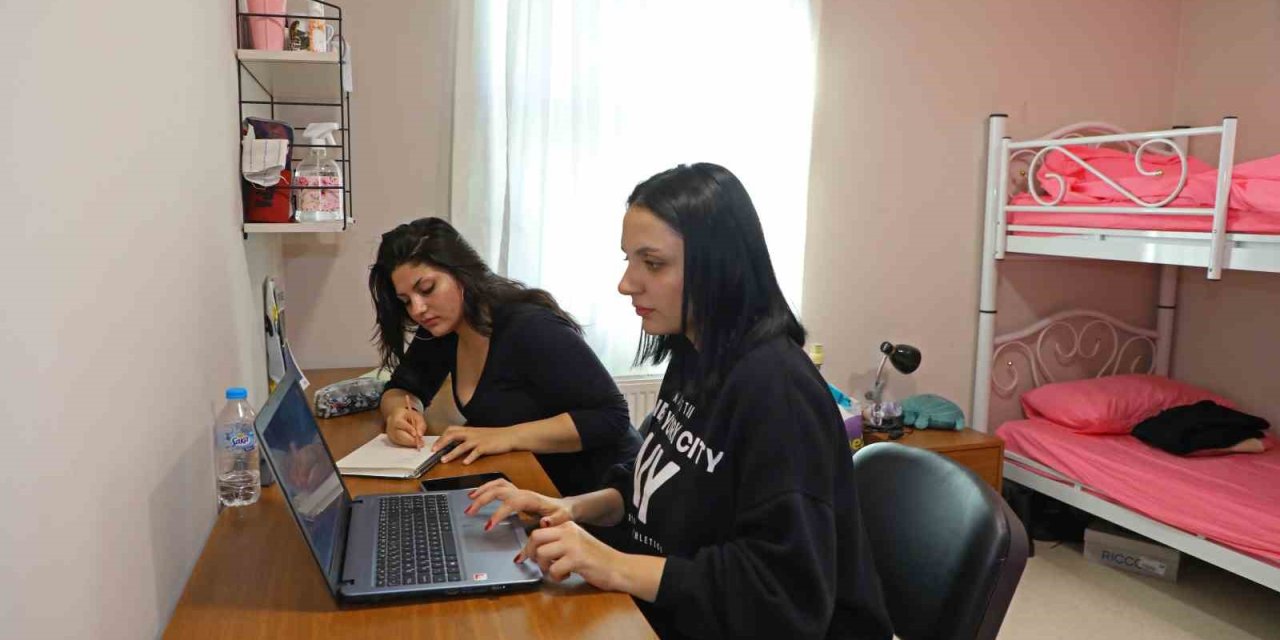 Antalya Büyükşehir’in Yurtları Üniversiteli Gençleri Bekliyor