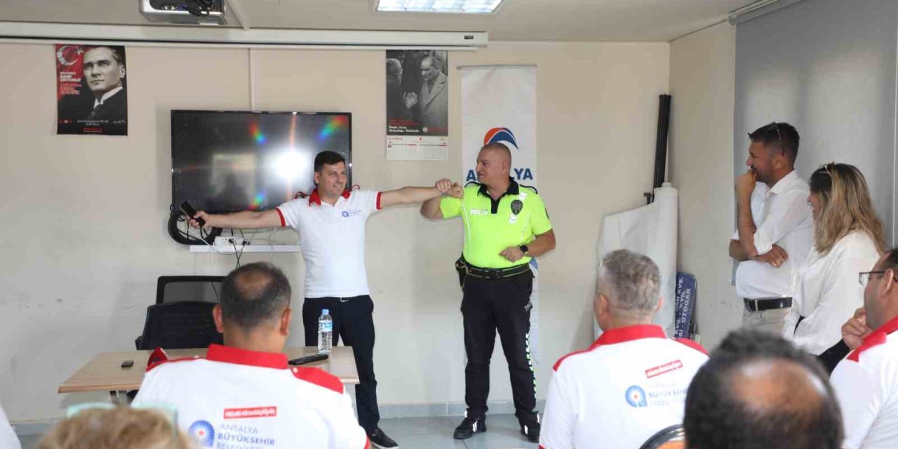 Büyükşehir’den Toplu Taşıma Sürücülerine Trafik Eğitimi